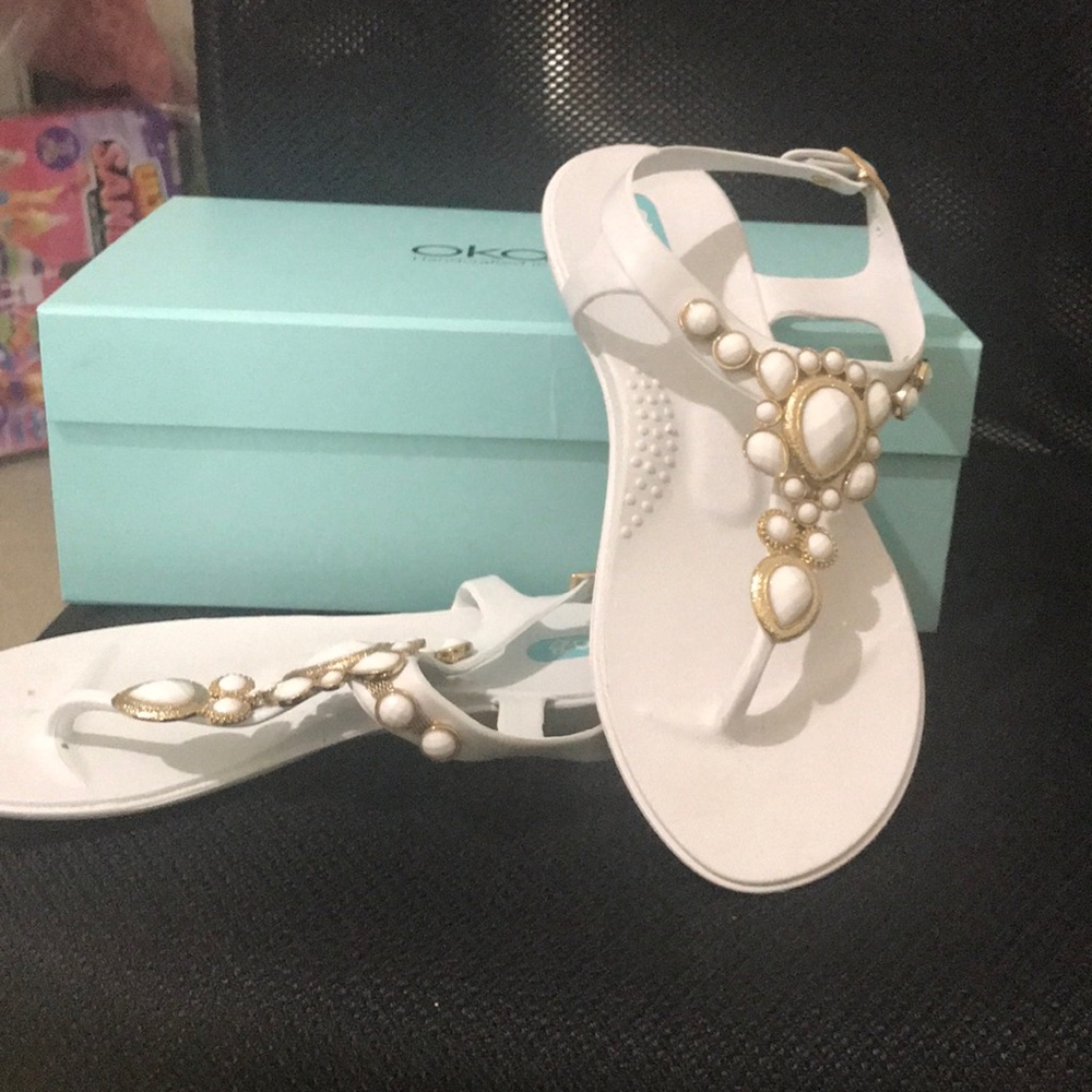 OkaB white rubber sandal size 7